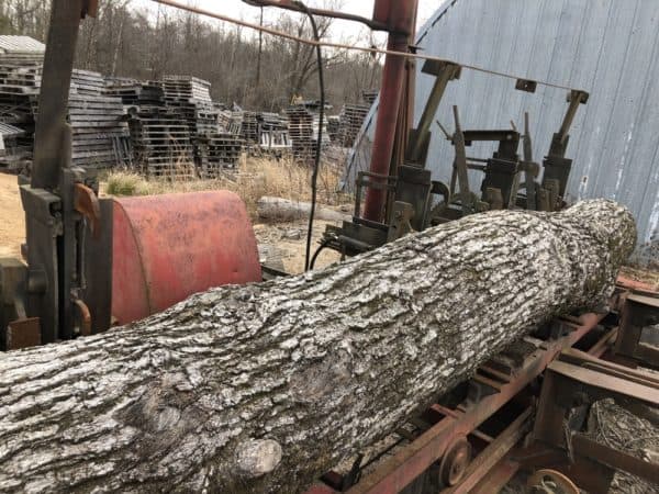 meadows mobile sawmill carriage with log
