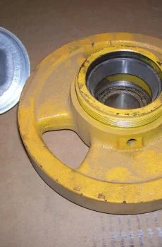 flat wheel hubcap off